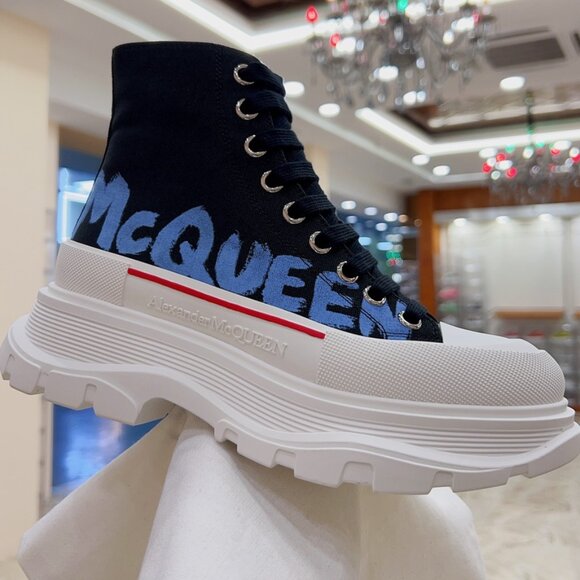 Alexander McQueen Oversized Low-top Stylish Sneakers with Black Heel Tab